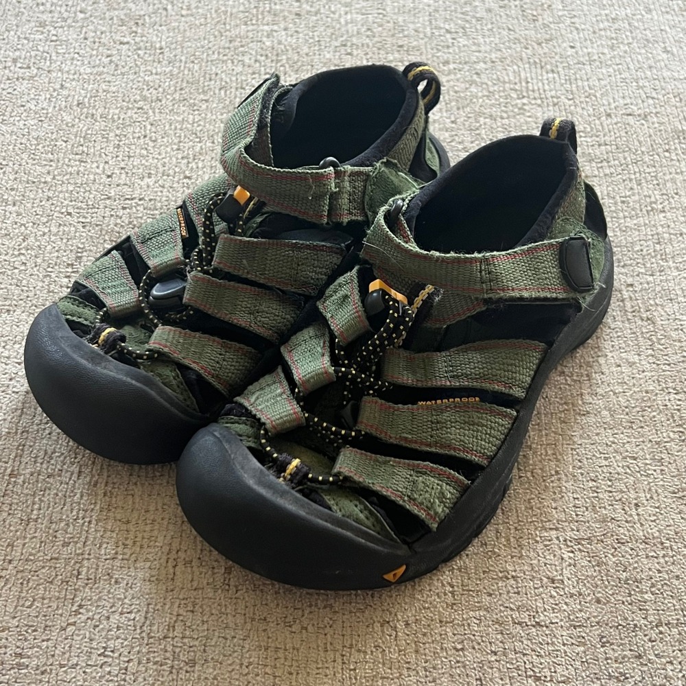 KEEN Newport H2 Waterproof Sandals Green Black Hiking Water Shoes Kids 2 34.5